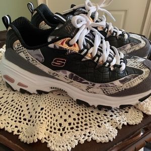 Near New Womens Skechers D'Lites